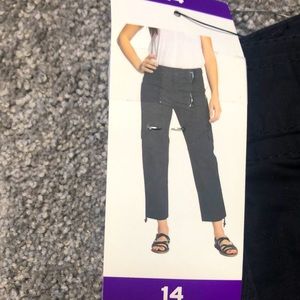 Blossom and Clover Ladies Capris